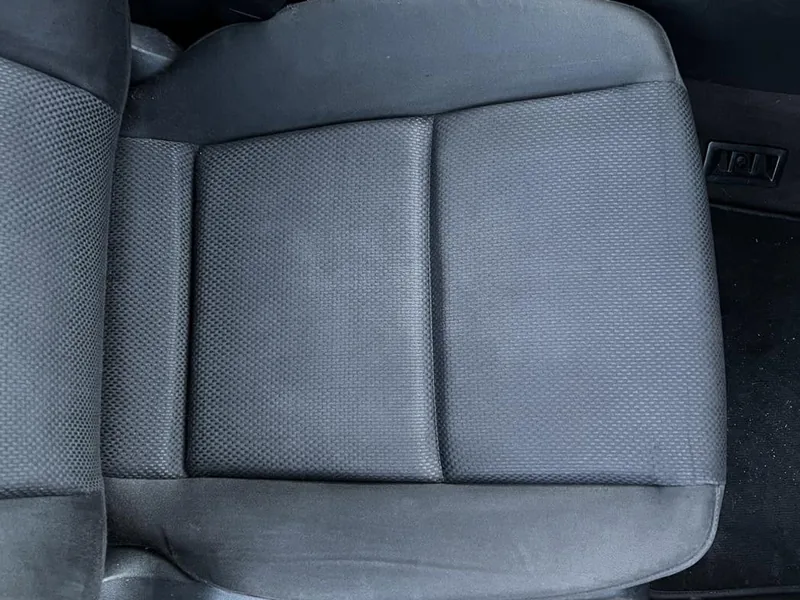 Element wnętrza przed czyszczeniem detailingowym